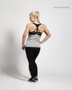 Better Bodies Loose Fit Tank -Ryderwear Fitness woman 1352 640x800 1